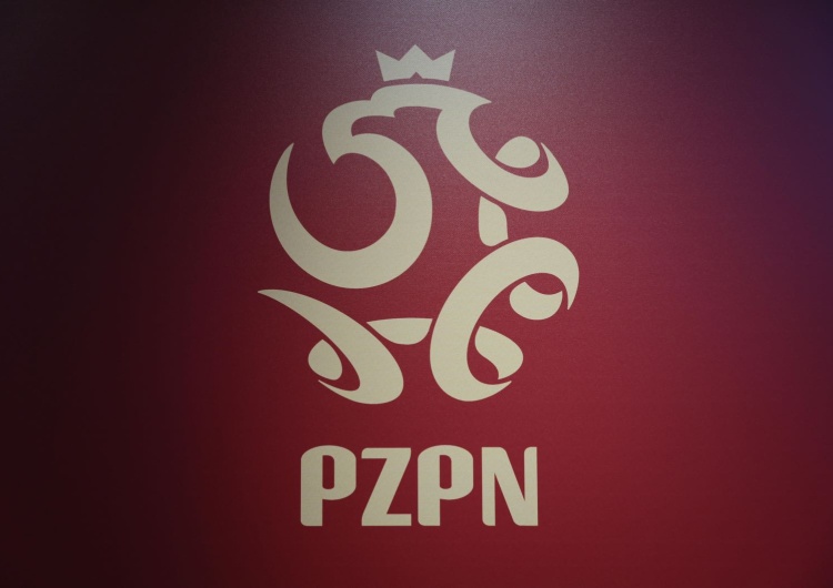 Logo PZPN Zaskakująca decyzja PZPN. Żona przerwała milczenie