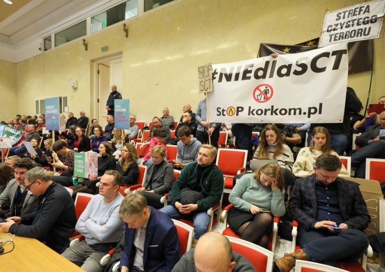 Czwartkowa sesja Rady Miasta Warszawy Beata Szydło udostępnia nagranie z Rady Miasta Warszawy: „Jakże «demokratyczne» sceny”