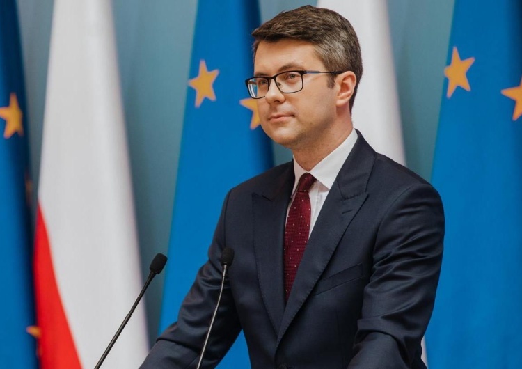 Piotr Müller Rzecznik rządu komentuje grafikę PO.