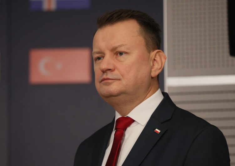 Szef MON Mariusz Błaszczak Błaszczak: Jeśli skasują zawarte przeze mnie kontrakty, narażą nas na realne niebezpieczeństwo, wojna z Rosją to nie SF
