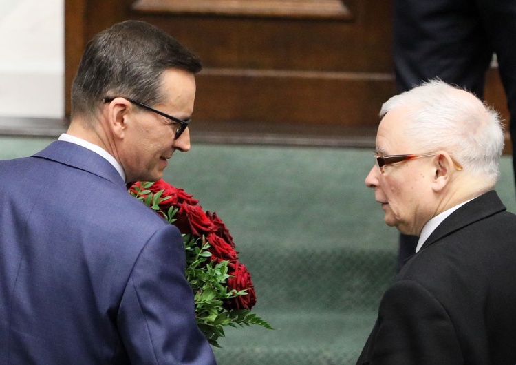 Mateusz Morawiecki wraz z prezesem PiS Jarosławem Kaczyńskim tuż po przegranym głosowaniu Jest pierwszy komentarz Mateusza Morawieckiego po decyzji Sejmu