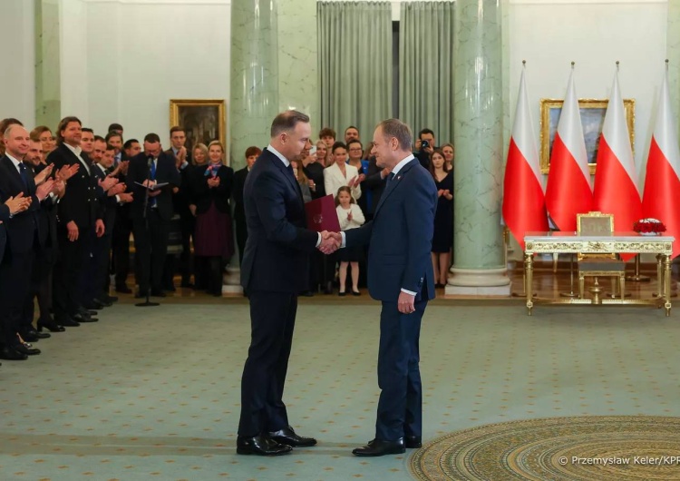 Andrzej Duda i Donald Tusk Jak będzie układała się współpraca Donalda Tuska z Andrzejem Dudą? Polacy nie mają wątpliwości [SONDAŻ]