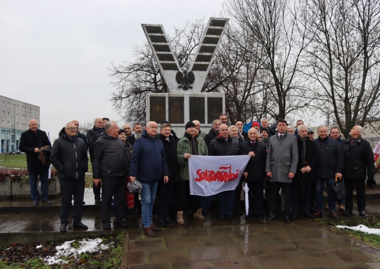 Solidarność w całej Polsce upamiętniła ofiary stanu wojennego