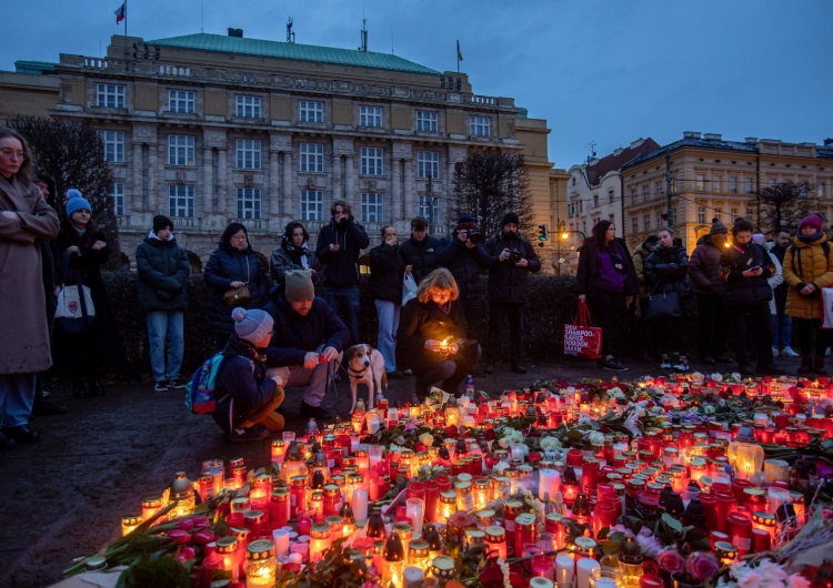 Praga opłakuje ofiary strzelaniny Papież wstrząśnięty atakiem na Uniwersytecie Karola w Pradze