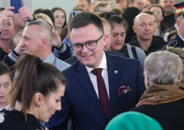 Warszawa, 22.12.2023. Marszałek Sejmu Szymon Hołownia Nielegalni imigranci w Sejmie? Szokujące zdjęcie z Hołownią
