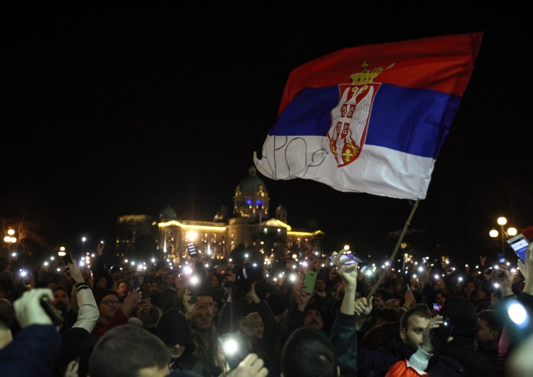 Demonstracja w Belgradzie Serbowie wyszli na ulice: Dziesiątki rannych policjantów