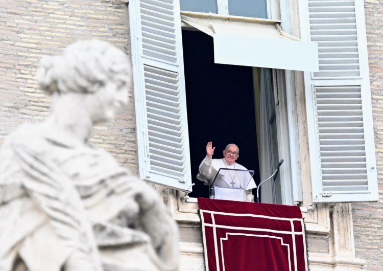 Papież Franciszek Papież: Czy modlisz za tych, którzy w różnych częściach świata wciąż cierpią i umierają za wiarę?