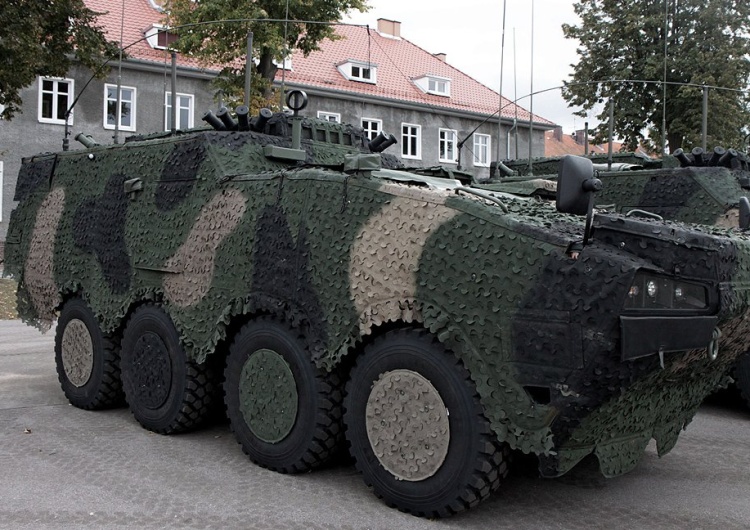 Transporter opancerzony Rosomak w wersji wozu dowodzenia Agencja Uzbrojenia podpisała kontrakt z Rosomak S.A. na wozy dowodzenia dla czołgów Abrams
