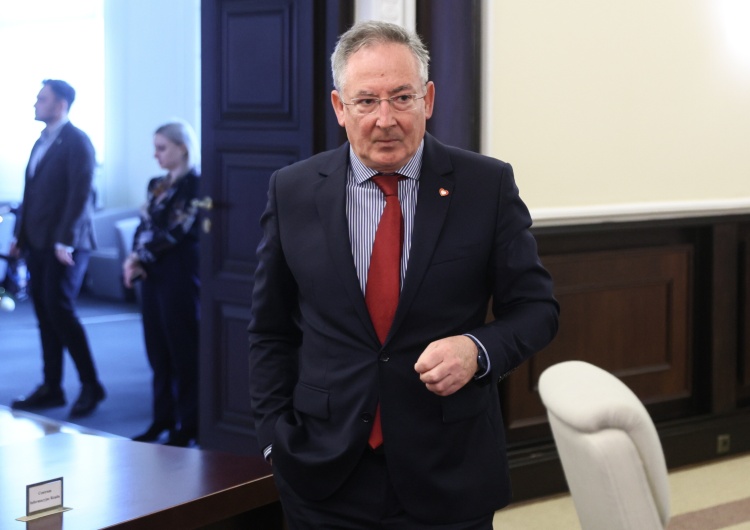 Bartłomiej Sienkiewicz Minister ppłk Bartłomiej Sienkiewicz postawił w stan likwidacji TVP, PR i PAP