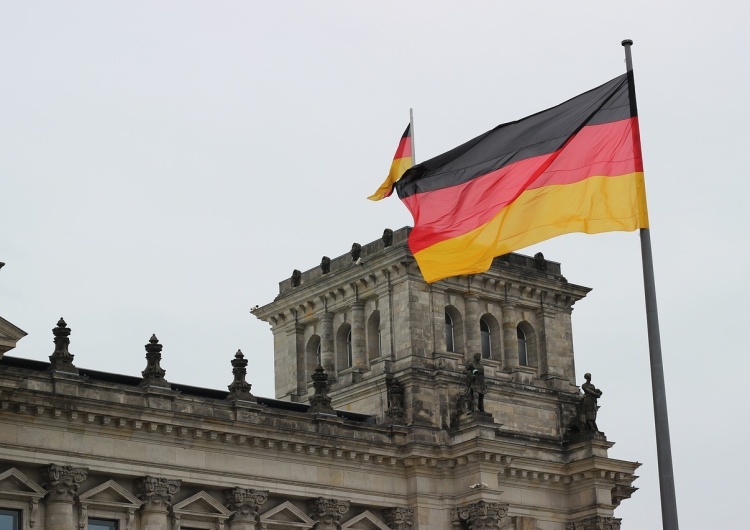 Bundestag / niemiecka flaga Berlin przygotowuje się na zamieszki w Sylwestra. Czego boją się Niemcy?