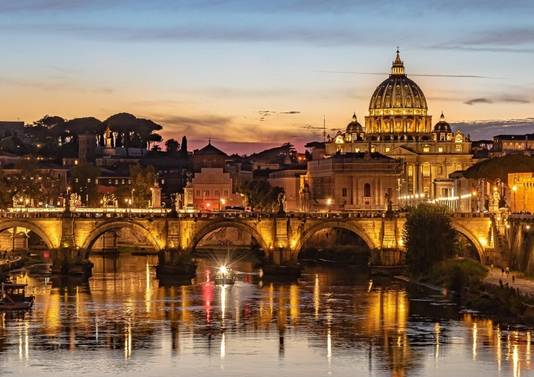 Tyber z widokiem na bazylikę św. Piotra Kościół na świecie w 2023 roku – najważniejsze wydarzenia