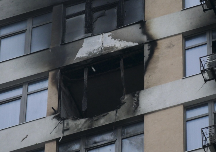 Zniszczenia po nocnym rosyjskim ataku rakietowym, zdjęcie poglądowe Ukraina: Trwa zmasowany atak wojsk rosyjskich na ukraińskie miasta, w tym Kijów