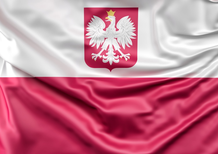 Flaga Polski z herbem [Felieton „TS”] Waldemar Biniecki: Strategiczny interes Polski