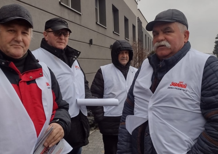  Akcja promocyjna Solidarności pod zakładem Sokołów w Jarosławiu