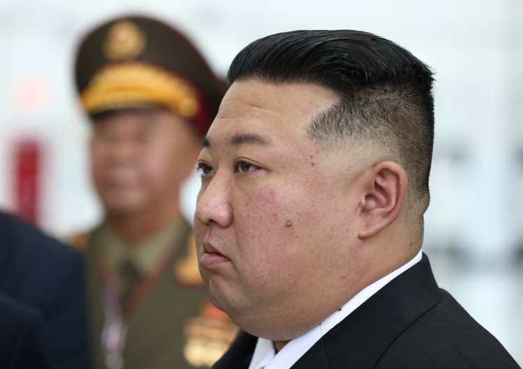 Kim Dzong Un Korea Północna wystrzeliła ponad 60 pocisków