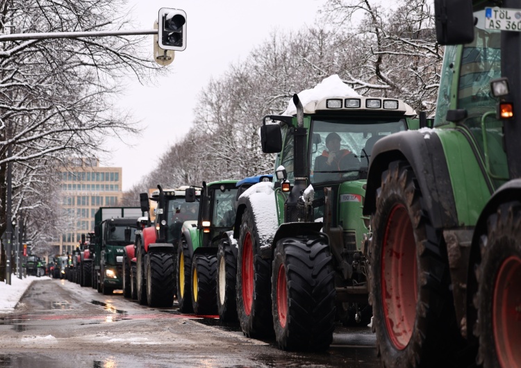 protesty w Niemczech Centrum Monachium zajęło ponad 5000 traktorów: razem rolnicy niemieccy, polscy i holenderscy