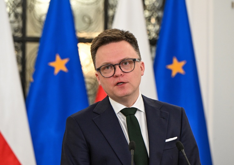 Szymon Hołownia Kłopoty Szymona Hołowni. „Powiedział A, nie powiedział B”