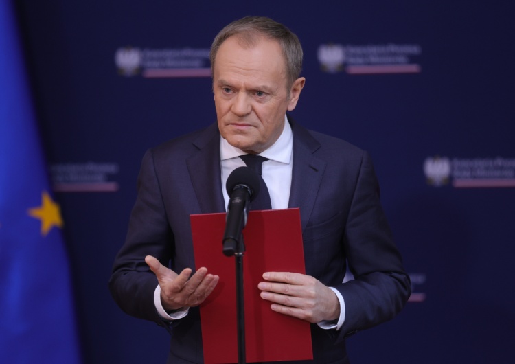 Warszawa, 09.01.2024. Premier Donald Tusk podczas konferencji prasowej po posiedzeniu rządu Belgijskie media: To, co dzieje się w Polsce, to niebezpieczny precedens