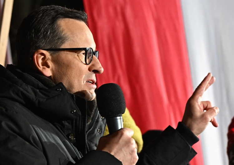 Mateusz Morawiecki Pomysł premii dla piłkarzy był błędem? Morawiecki odpowiada