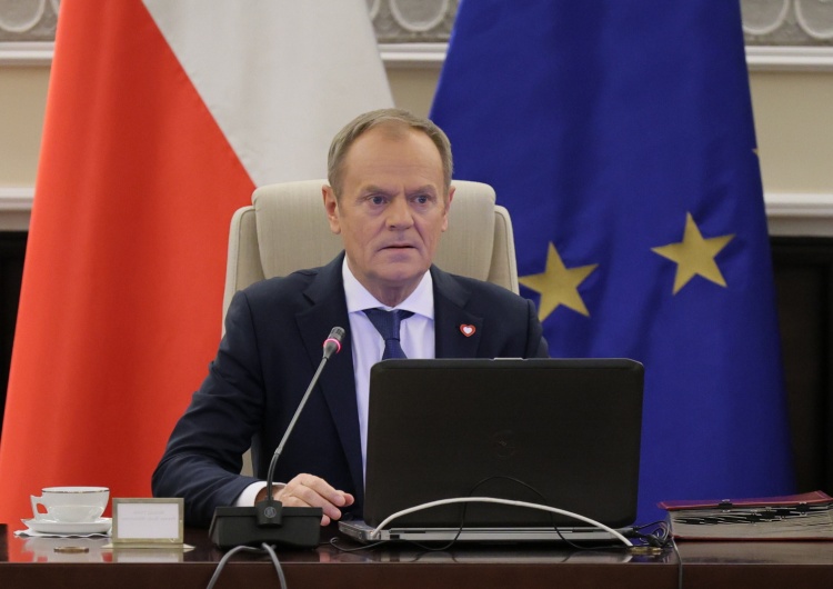 Warszawa, 15.01.2024. Premier Donald Tusk przed posiedzeniem rządu Włoskie media katolickie: UE odpowiedzialna za autorytarny zwrot w Polsce