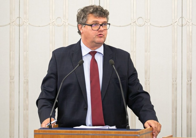 Maciej Wąsik Jest zdjęcie Macieja Wąsika w oknie aresztu
