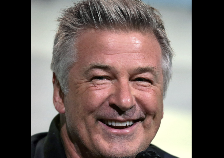 Alec Baldwin Znany aktor Alec Baldwin oskarżony o nieumyślne spowodowanie śmierci