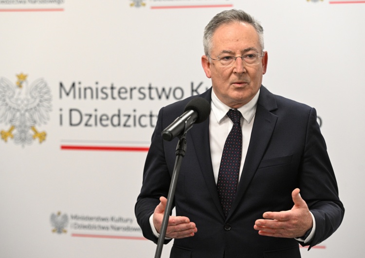 Minister Kultury Bartłomiej Sienkiewicz Ekspert: Komunikat Ministerstwa Kultury jest manipulacją i zawiera nieprawdę