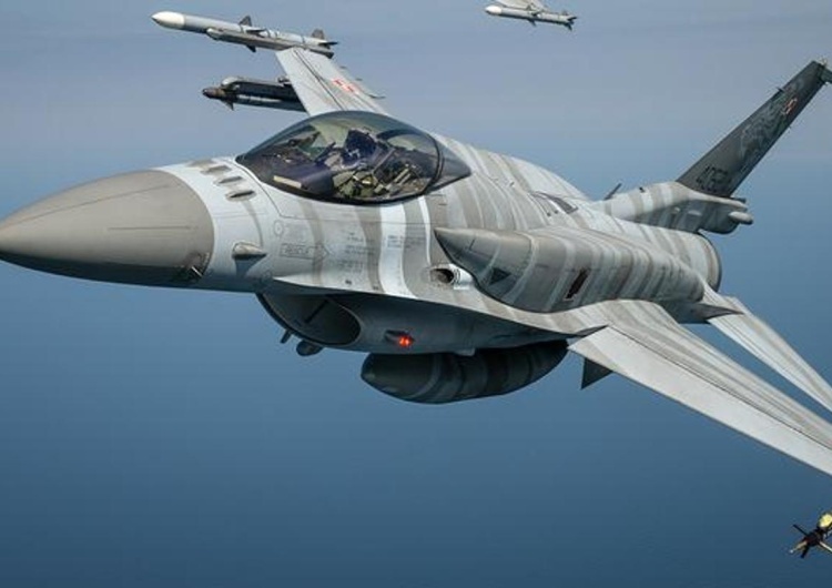 Myśliwiec F-16 Katastrofa amerykańskiego myśliwca F-16. Wpadł do morza