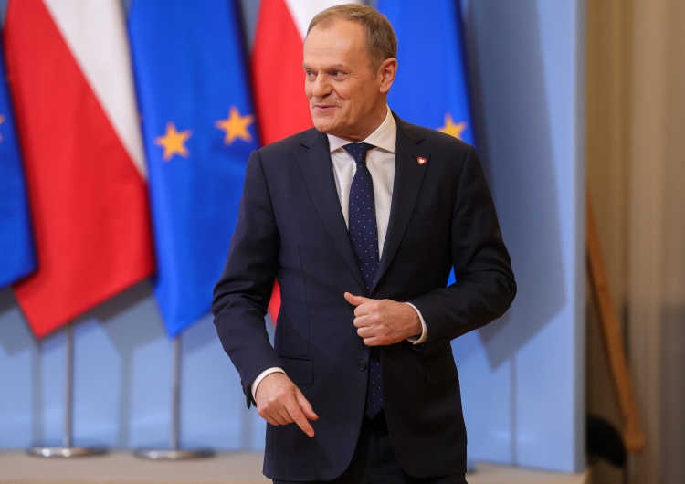 Donald Tusk Jednym z pierwszych zakupów KPRM był ogromny telewizor dla Donalda Tuska?