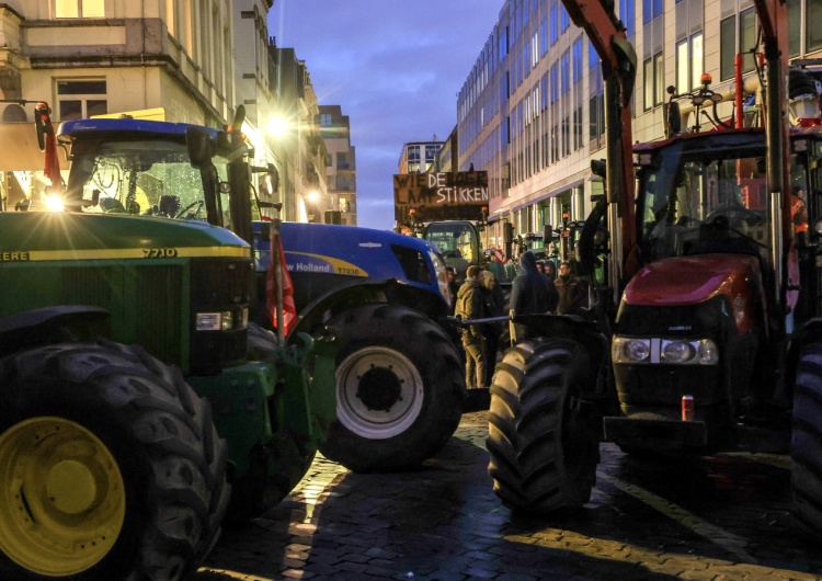 Protesty rolników przed Parlamentem Europejskim Bruksela sparaliżowana w dniu szczytu UE. 1000 ciągników na ulicach [WIDEO]