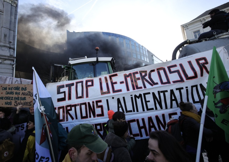 Protesty rolników w Brukseli „Nowy Traktat UE pisany jest teraz przez europejskich rolników na ulicach Brukseli”