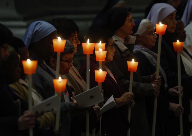 Celebracja Dnia Życia Konsekrowanego w bazylice św. Piotra Papież do osób konsekrowanych: Nie dostosowujcie się do stylu świata