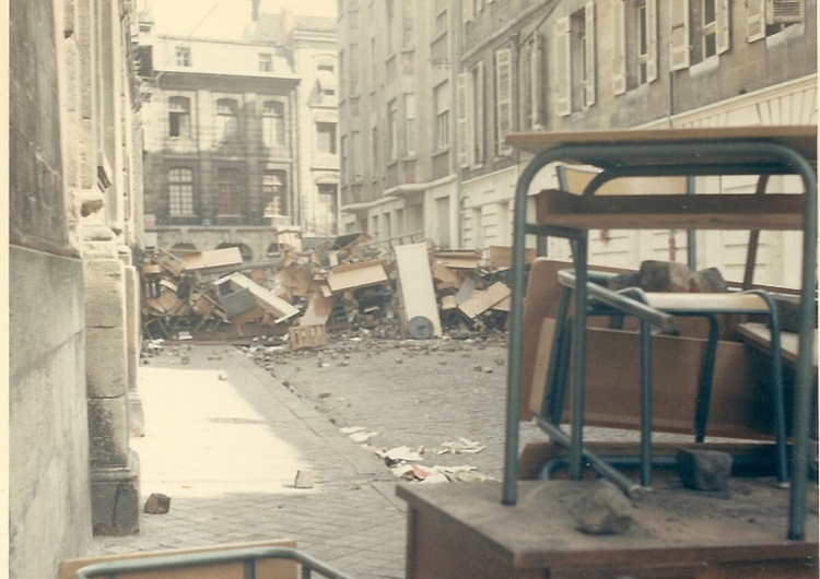 Barykady na ulicy Bordeaux Rok 1968 - w Niemczech i Francji rok lewackiego terroru
