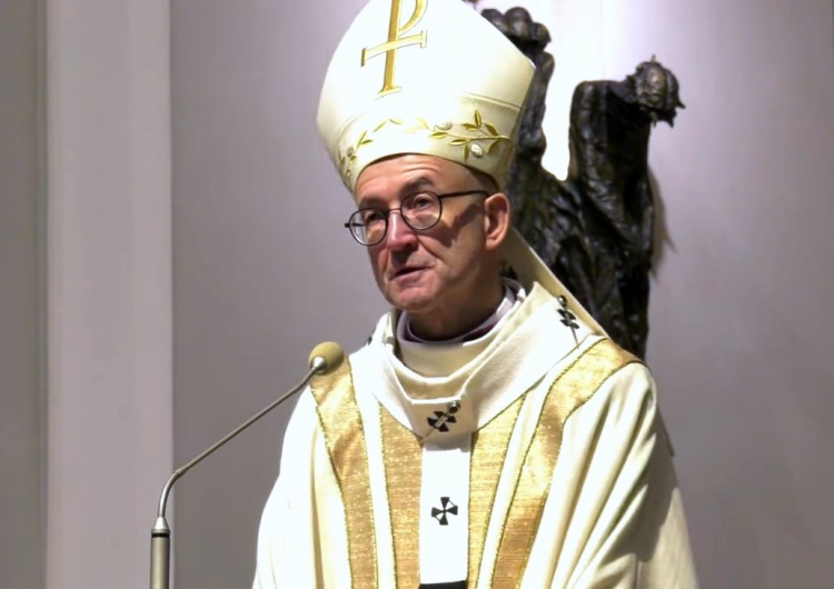 Abp Adrian Galbas SAC Abp Galbas: Pokutuje w nas myślenie, że po sakramencie chorych już tylko grabarz z łopatą. Bzdura!