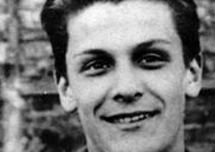 Alek Dawidowski - harcerz Szarych Szeregów 82 lata temu „Alek” usunął z pomnika Mikołaja Kopernika tablicę, którą umieścili tam Niemcy