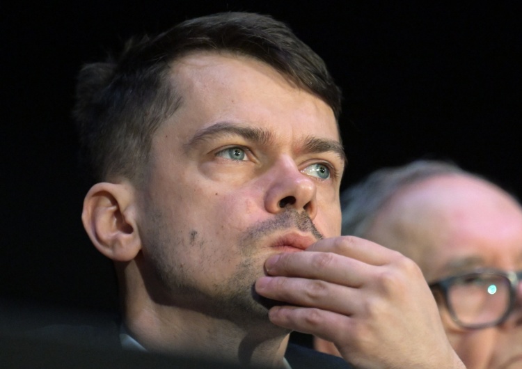 Michał Kołodziejczak Protestujący w Dorohusku rolnicy przygotowali kukłę Kołodziejczaka z pachołkiem na głowie [FOTO]