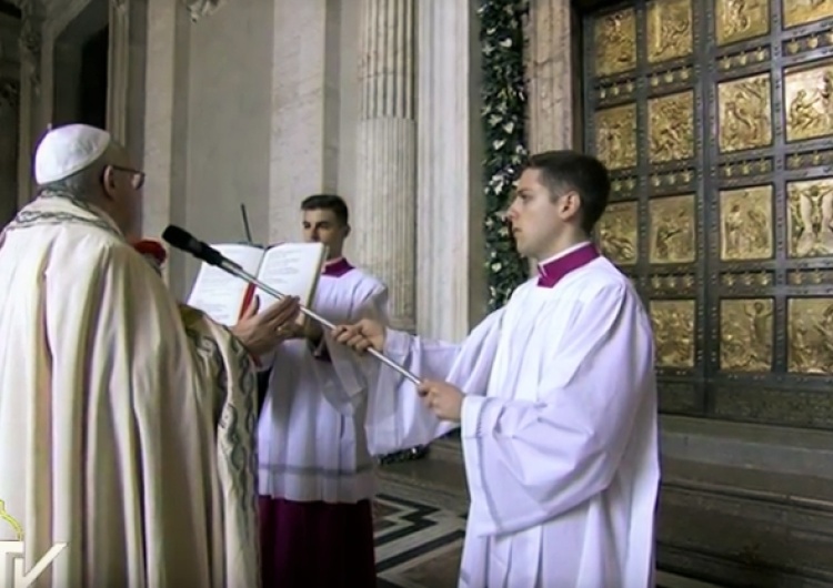 PApież Franciszek przed Drzwiami Świętymi Watykan podał kalendarz Roku Jubileuszowego 2025. Obfituje on w wydarzenia