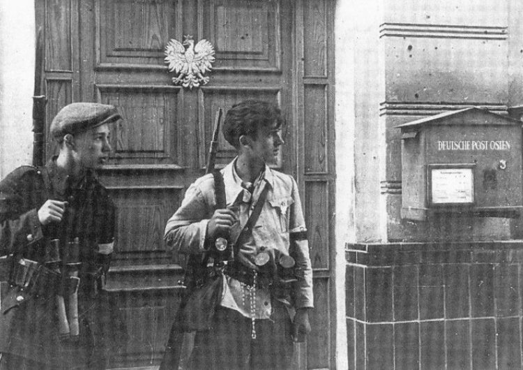 Żołnierze AK podczas akcji „Burza” w Lublinie, lipiec 1944 Dziś 82. rocznica powstania Armii Krajowej