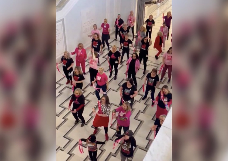 Nagranie z Sejmu „Mam talent!” w Sejmie. Jachira i Kotula tańczą „przeciwko przemocy”