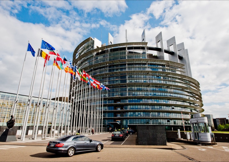 Parlament Europejski  Skandaliczne okoliczności głosowania nad paktem migracyjnym. Za Polskę zdecydowała Hiszpania 