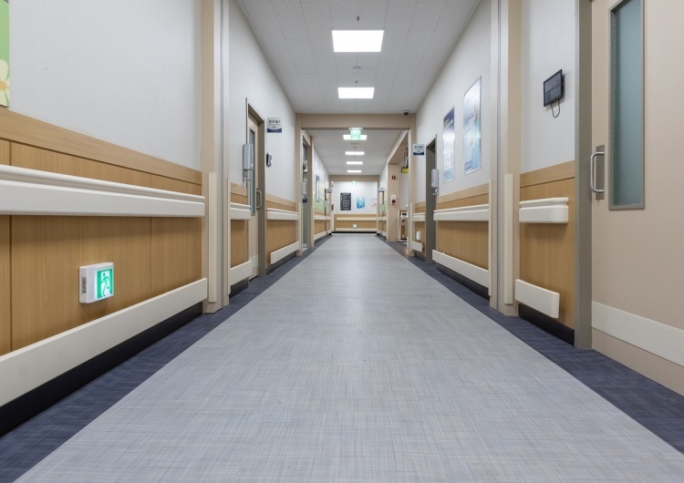 Szpital / zdjęcie poglądowe „Kwiatków nie było”. Znana aktorka w szpitalu