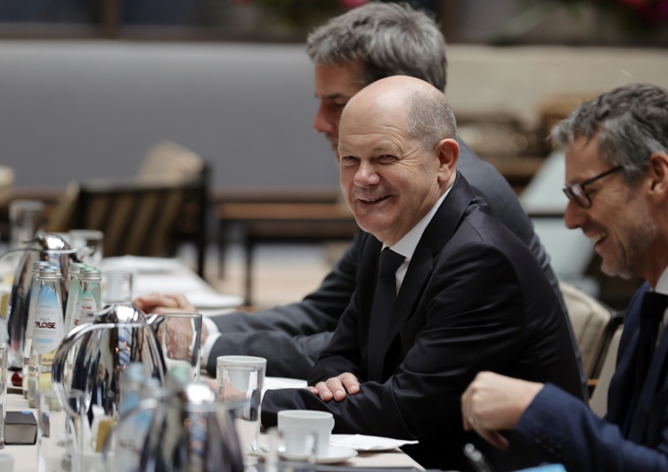 Olaf Scholz Scholz kłamie? Niemiecka pomoc wojskowa dla Ukrainy nawet czterokrotnie przeszacowana