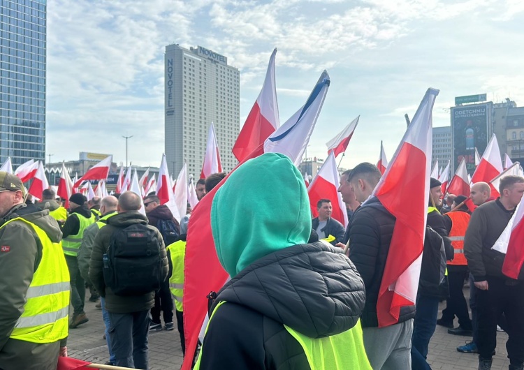 Protest Rolników Trwa protest rolników. Zebrały się tłumy [WIDEO] 