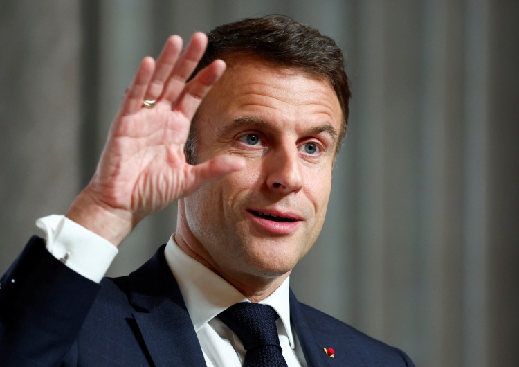 Emmanuel Macron „Na Kremlu strzelają korki od szampana”. Macron pod ostrzałem w niemieckiej prasie
