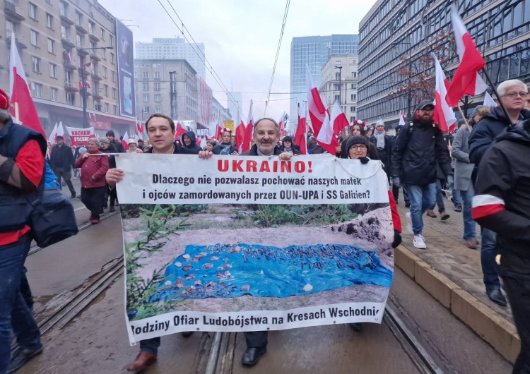 Ostatni wspólny Marsz Niepodległości ze śp. ks. Tadeuszem Isakowiczem - Zaleskim „Jestem szczęściarzem, że zdążyłem go poznać”. Powstaje film o śp. ks. Tadeuszu Isakowiczu-Zaleskim