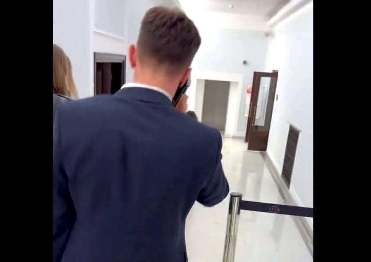 Minister Michał Kołodziejczak Zapytano Kołodziejczaka, dlaczego nie wyszedł do rolników [WIDEO]