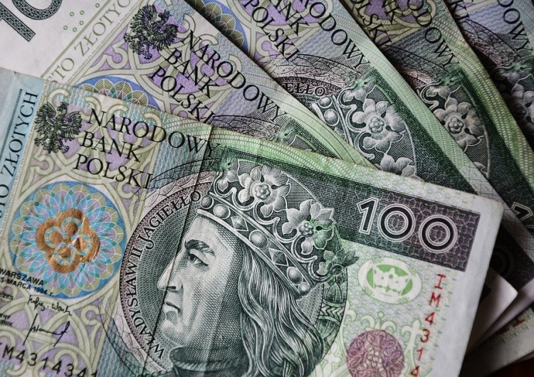 Zdjęcie ilustracyjne Bruksela chce nam ograniczyć możliwość płacenia gotówką, rząd Tuska „za”