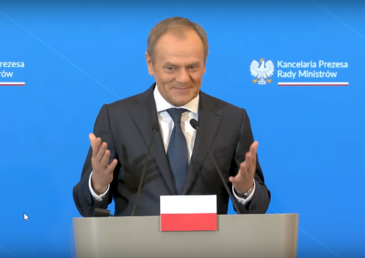 Donald Tusk Karuzela z Blogerami. Seaman: Uśmiechnięte państwo Tuska