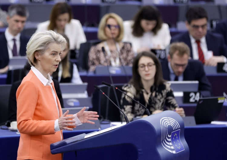 Przewodnicząca Komisji Europejskiej Ursula von der Leyen przemawiająca w Parlamencie Europejskim PE przegłosował „dyrektywę budynkową”. Właściciele domów zapłacą horrendalne pieniądze
