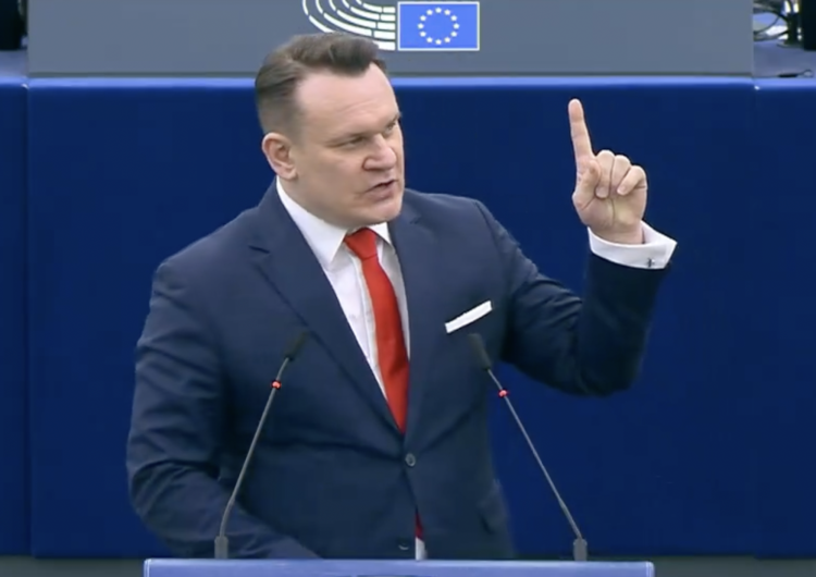 Dominik Tarczyński „Och, już się nie śmiejesz”. Mocne wystąpienie Dominika Tarczyńskiego w PE [WIDEO]